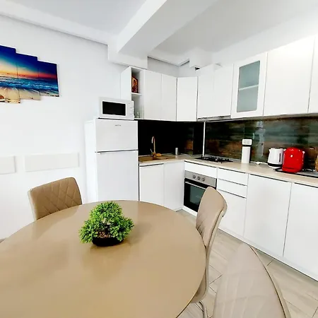 Sea View Mamaia Nord Cu Parcare Privata Апартаменты Нэводари